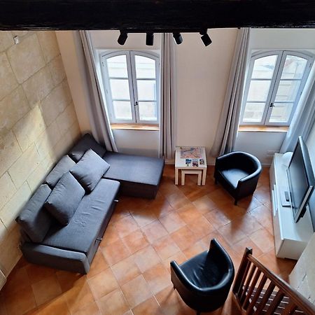 ארל La Garriguette Appart Centre Historique Calme Climatise 6 Couchages מראה חיצוני תמונה