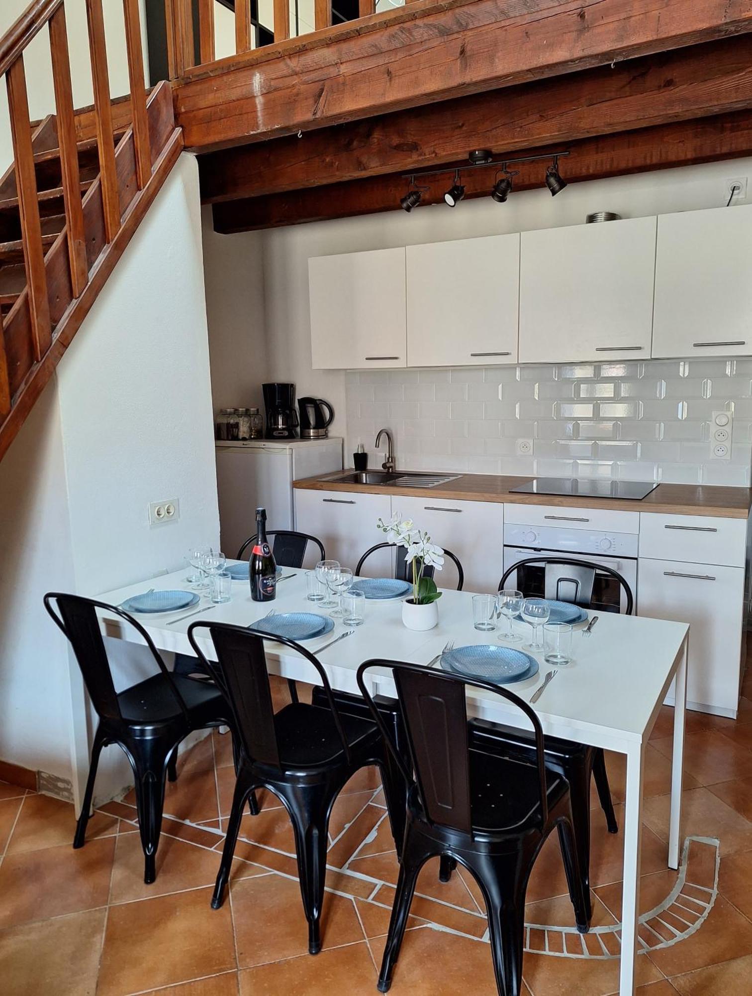 ארל La Garriguette Appart Centre Historique Calme Climatise 6 Couchages מראה חיצוני תמונה