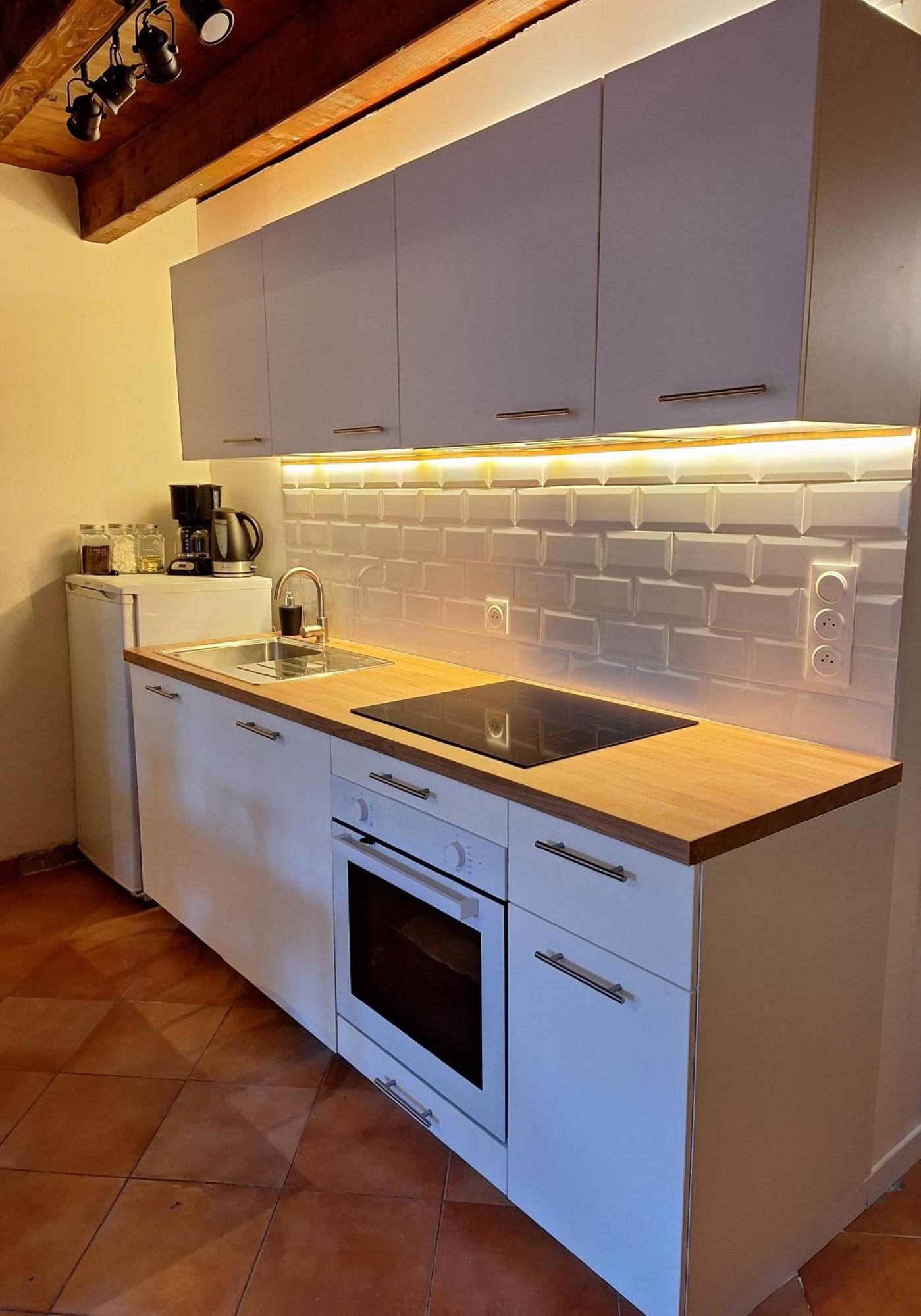 ארל La Garriguette Appart Centre Historique Calme Climatise 6 Couchages מראה חיצוני תמונה