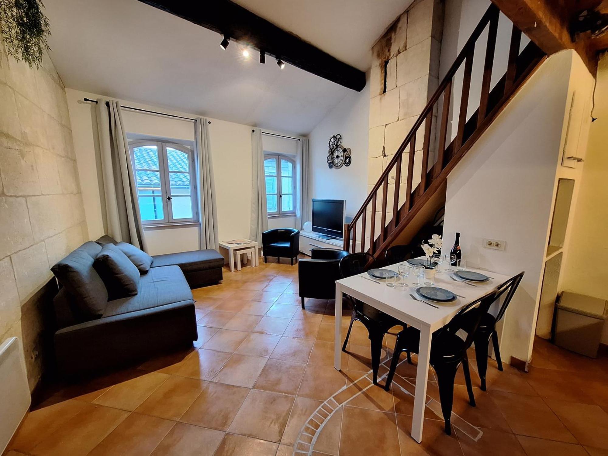 ארל La Garriguette Appart Centre Historique Calme Climatise 6 Couchages מראה חיצוני תמונה