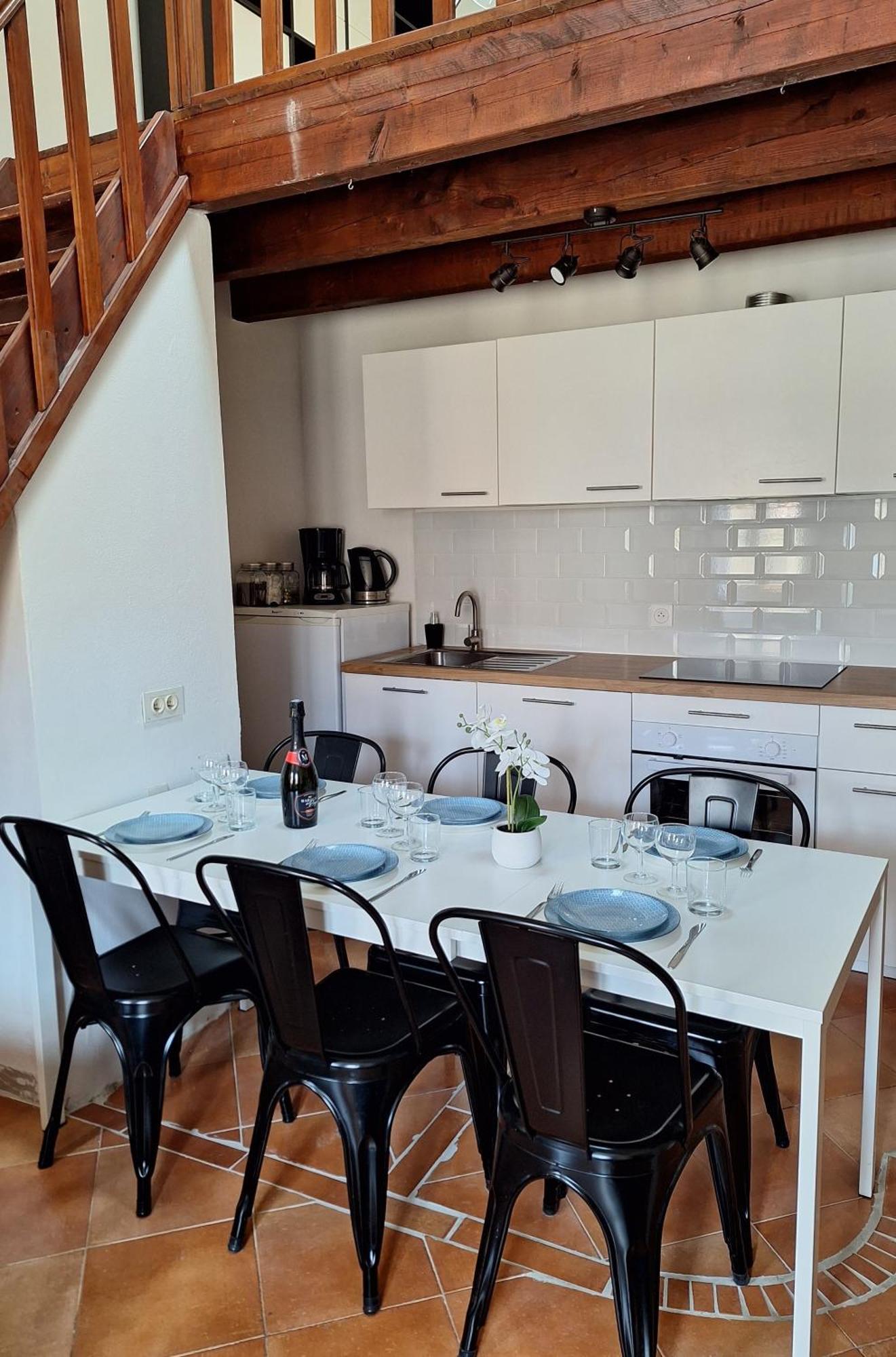ארל La Garriguette Appart Centre Historique Calme Climatise 6 Couchages מראה חיצוני תמונה